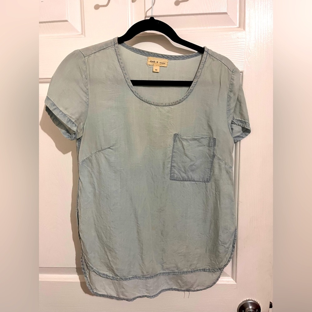 Cloth & stone light blue wash shirt with front pocket size xs